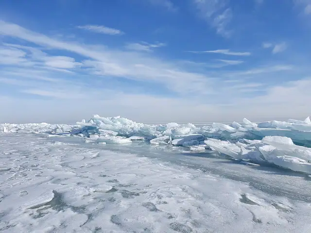 Қапшағай су қоймасы: қыстағы мұз төбешіктері