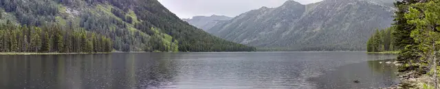 Рахмановские ключи: панорама Рахмановского озера и гор Алтая